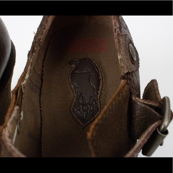 London Underground Vintage Leather Buckle Heels - Picture 4 of 4